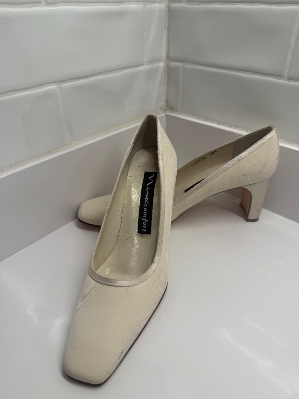 NINA COMFORT SHOE - 8 1/2 NEW
